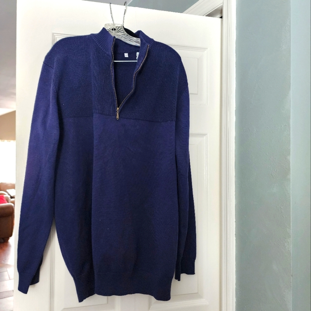 Men's Sweater like new